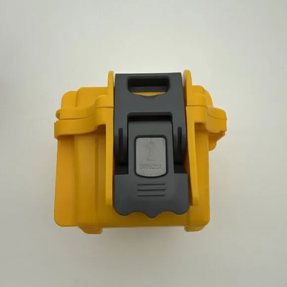 NEW Invicta Single Slot Impact Resistant Yellow Collector Diver Case Watch Box - Picture 6 of 8